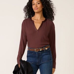 Evereve "Bex" Split-Neck Ribbed Tee in Burgundy, M